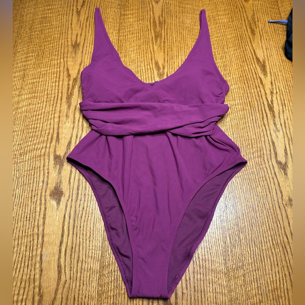 Shade & Shore Ribbed Plunge Twist Front One Piece Swimsuit Size Small NWT - Picture 5 of 9